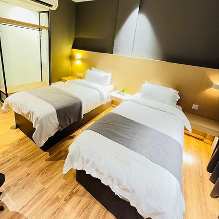 Extreme Boutique Hotel Keluang Kültér fotó