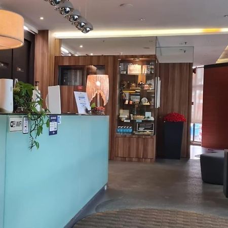 Extreme Boutique Hotel Keluang Kültér fotó