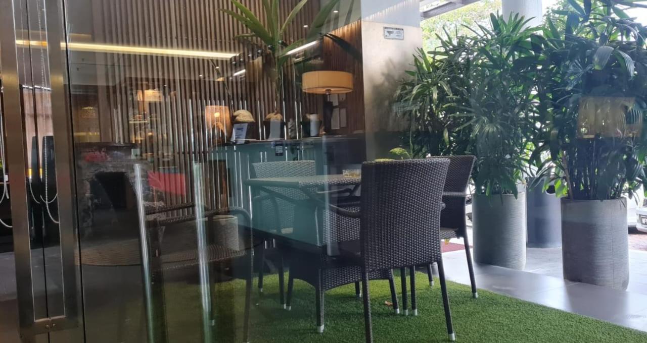 Extreme Boutique Hotel Keluang Kültér fotó