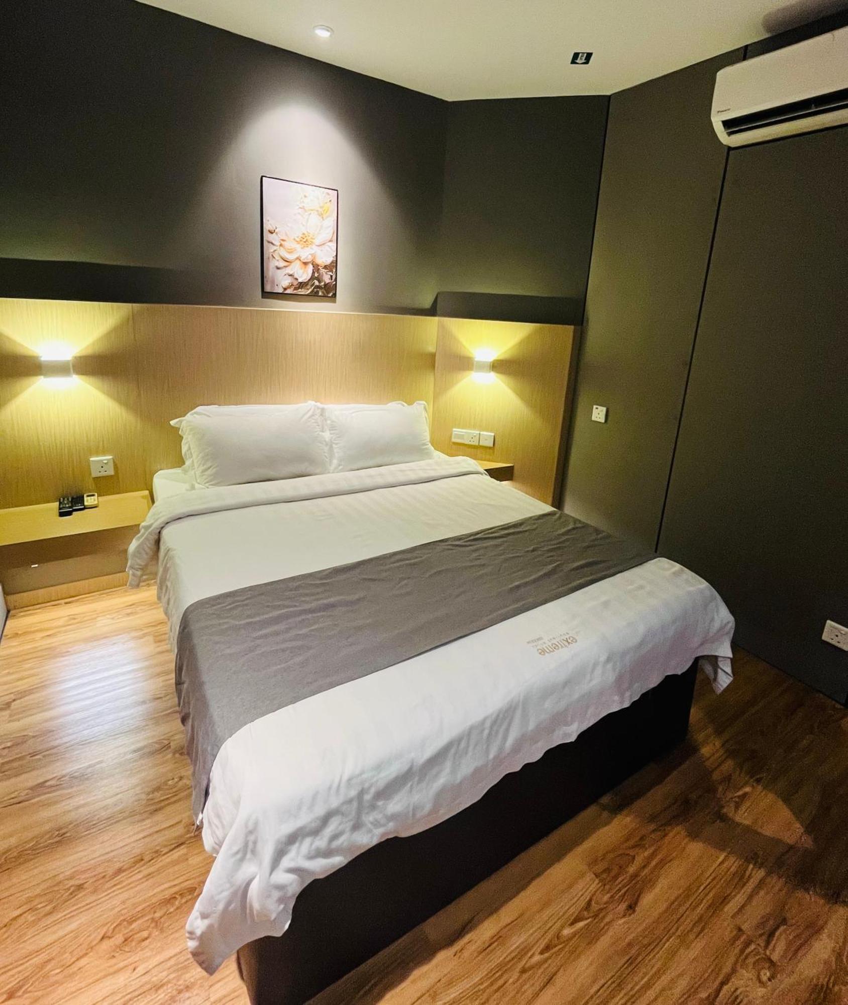 Extreme Boutique Hotel Keluang Kültér fotó