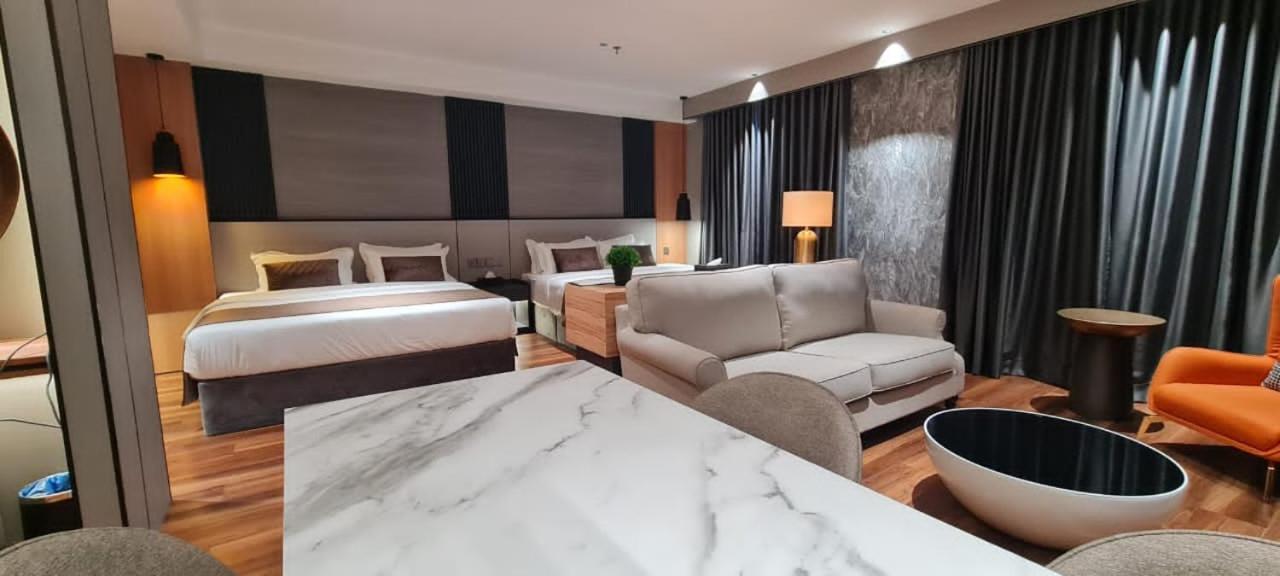 Extreme Boutique Hotel Keluang Kültér fotó