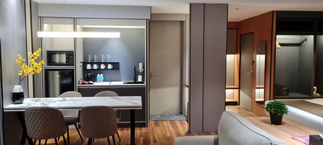 Extreme Boutique Hotel Keluang Kültér fotó