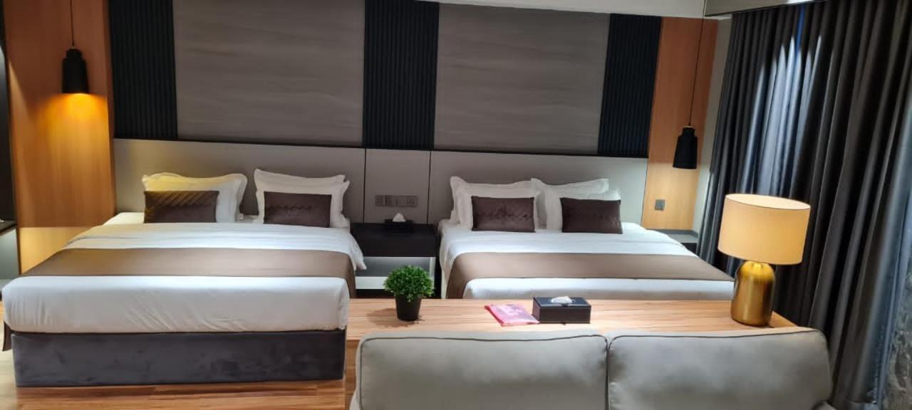 Extreme Boutique Hotel Keluang Kültér fotó
